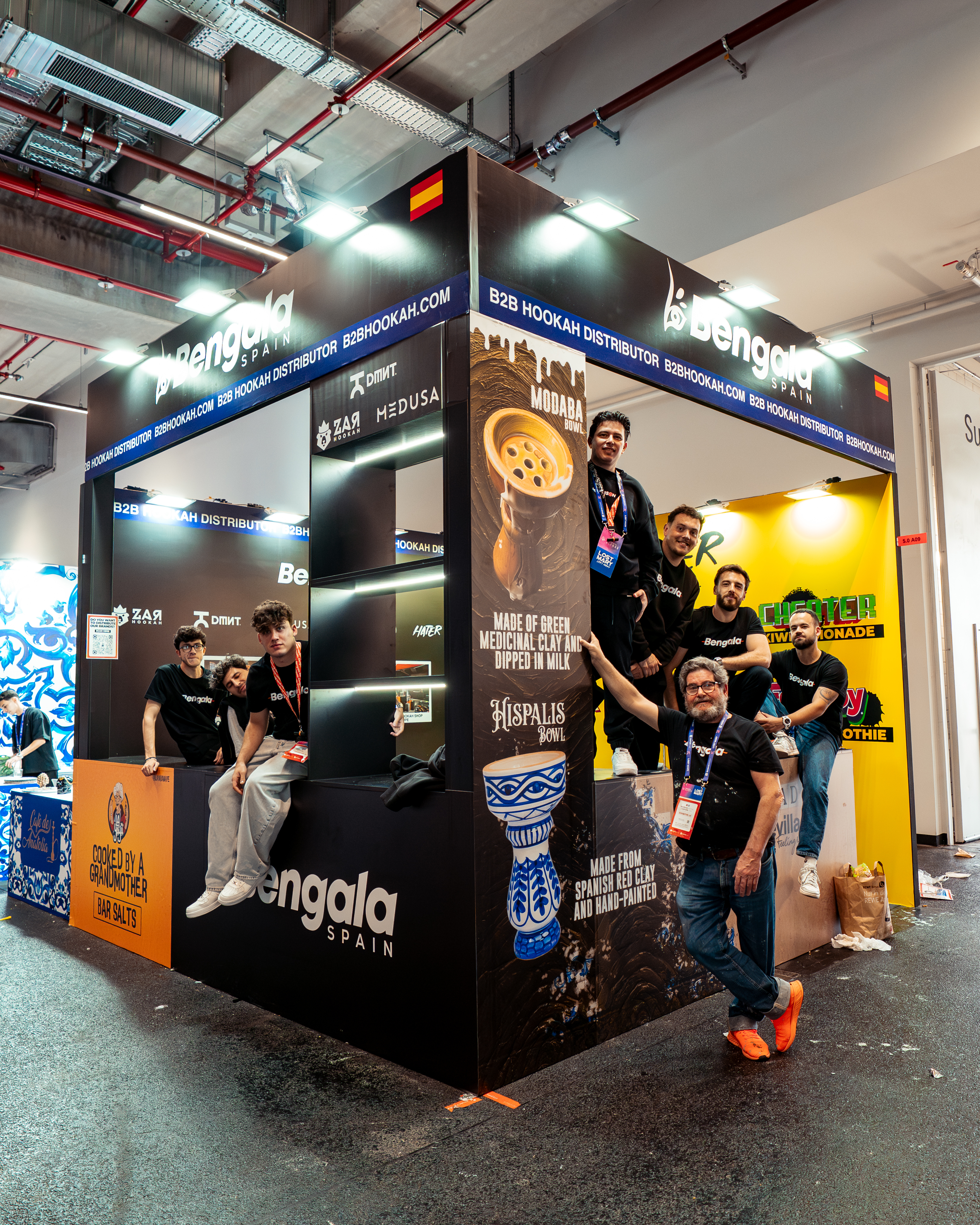 Equipo de Bengala Spain en su stand de ShishaMesse 2026